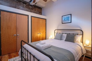 Room - Stylish Loft - Shockoe Bottom - Walk to Canal - Historic Apartment (Richmond)