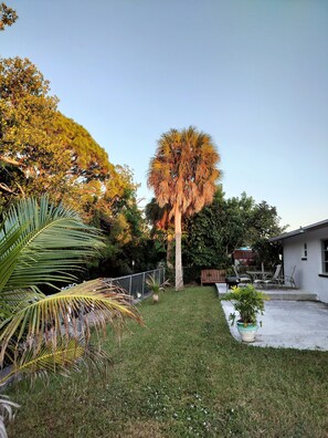 Terrace/patio - Large fully equipped bungalow; minutes from Downtown Ft Myers; enclosed backyard (North Fort Myers)
