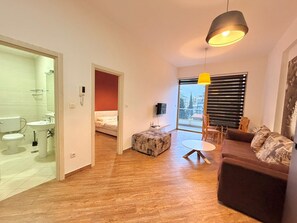 Appartement Supérieur, balcon, vue ville | Bureau, espace de travail pour ordinateur portable, Wi-Fi gratuit