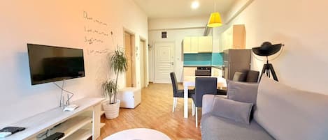 Deluxe Apartment, Balcony, City View | Living area