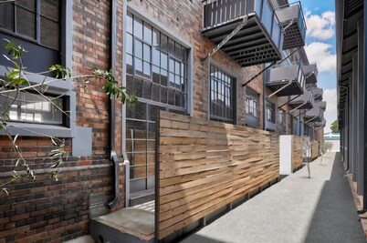 New York Style Apartment in Secure New Braamfontein Lifestyle Precinct 4 Family