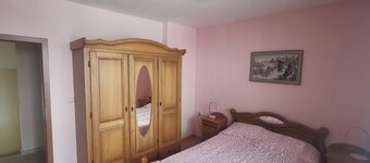 Affordable Rooms  5 min drive from beach with  BBQ