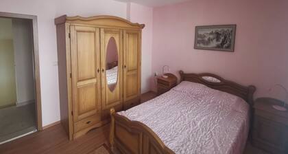 Affordable Rooms 5 min drive from beach with BBQ