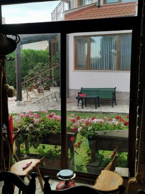 Interior - Affordable Rooms  5 min drive from beach with  BBQ (Varna)