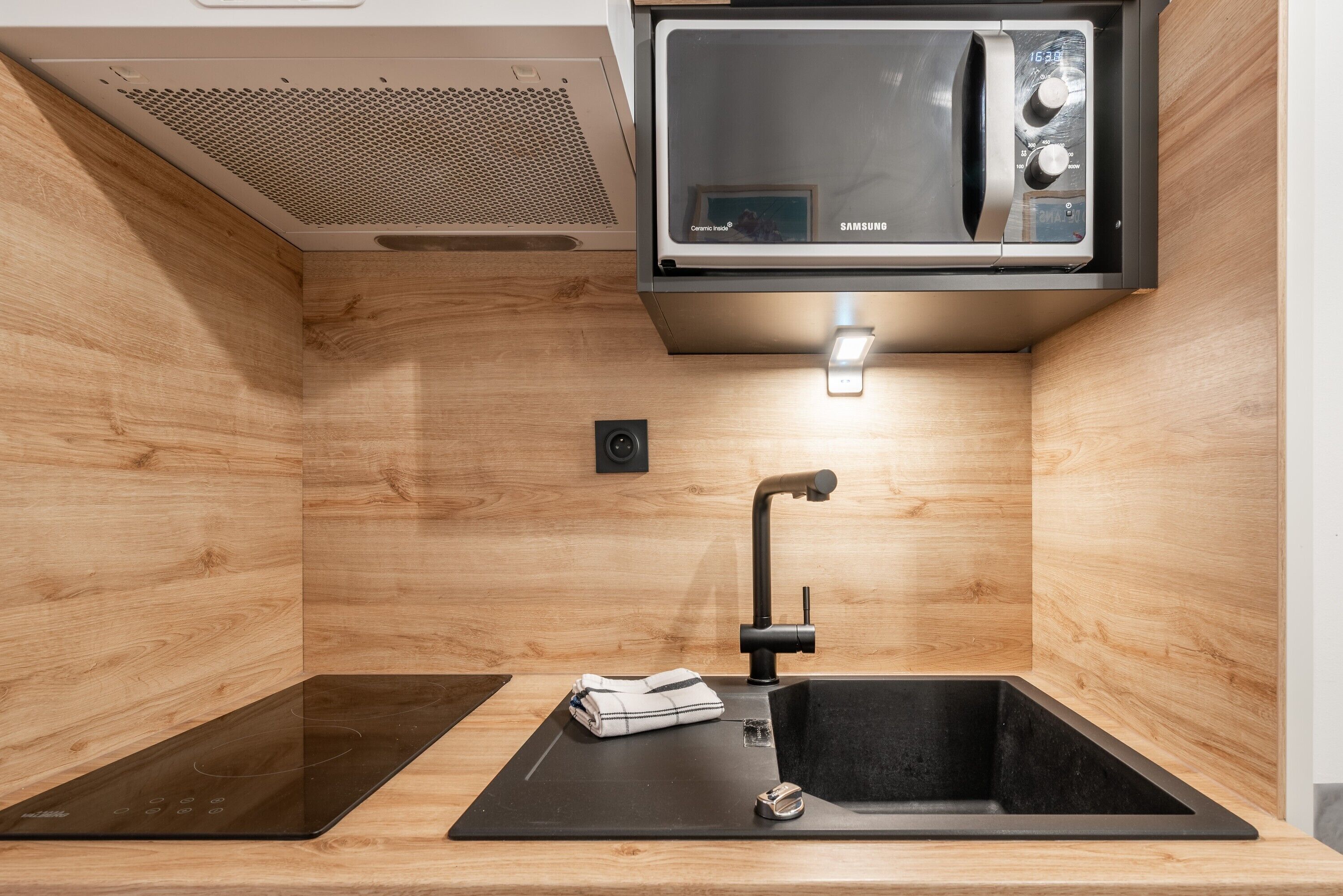 Fridge, microwave, stovetop, coffee/tea maker