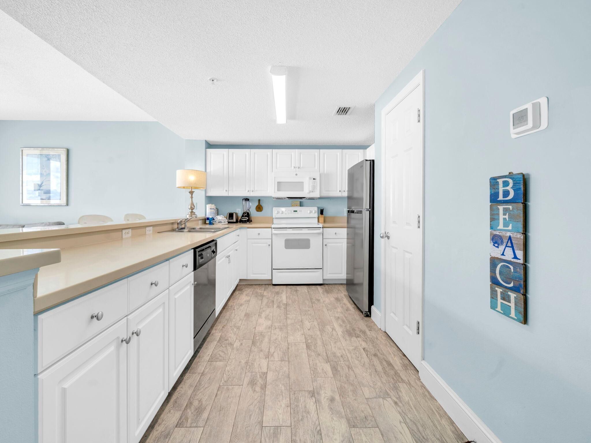 コンドミニアム クイーンベッド 1 台ソファーベッド付き (Majestic Beach Towers 1-1314) | 専用キッチン