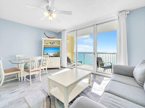 Apartment, 1 Queen-Bett und Schlafsofa (Majestic Beach Towers 1-1314) | Wohnbereich