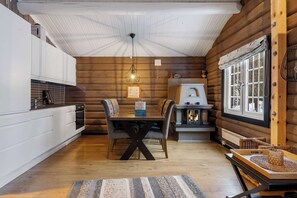 Fridge, microwave, oven, stovetop - Vikinggrenda 16A by Vacation Trysil (TRYSIL)
