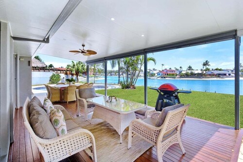 Mooloolaba Waterfront Living - Pool, BBQ