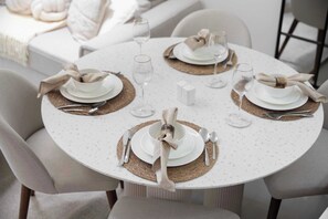 Dining - Chic 1BR Getaway | Sleeps 4 | Stunning Pool Views (Dubai)