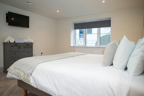 Free WiFi, bed sheets - Bay View, New Quay - Two Bedroom Cottage, Sleeps 4 (New Quay)