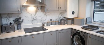 Bay View, New Quay - Two Bedroom Cottage, Sleeps 4