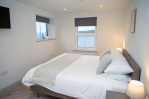 واي فاي مجانًا وملاءات أسرّة