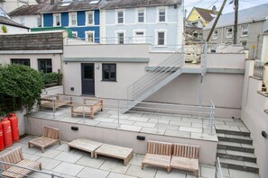 المنطقة المحيطة بالمنشأة