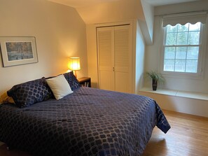 Room - Charming home in Deep River - great for families! (Deep River)