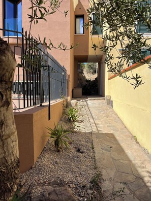 Property grounds - Modern 2-Bed Loft near Marina & Centre (Stintino)