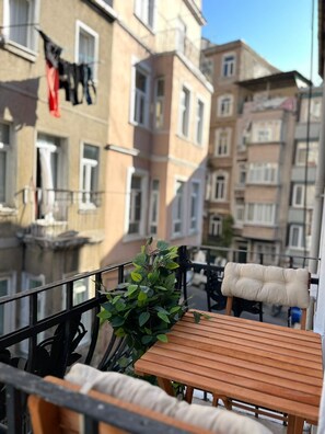 Balcony - Taksim Dolunay Suites (İstanbul)