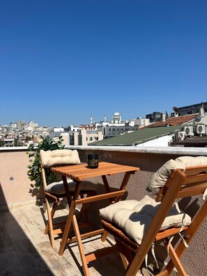 Deluxe Loft, City View | Terrace/patio - Taksim Dolunay Suites (İstanbul)