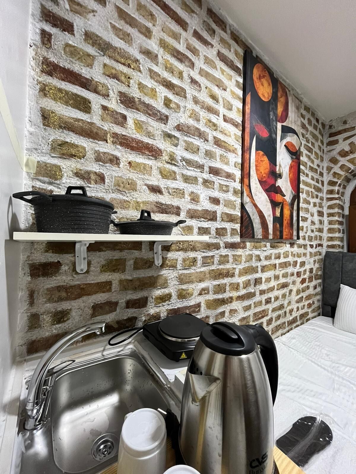 Economy Single Room | Private kitchenette | Mini-fridge, stovetop, cookware/dishes/utensils