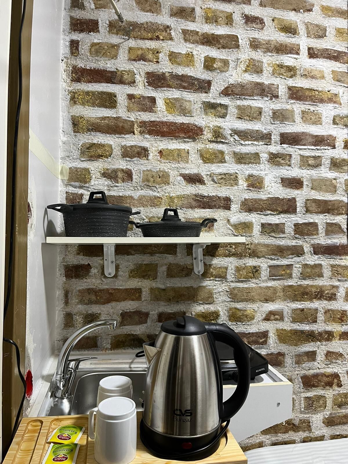 Economy Single Room | Private kitchenette | Mini-fridge, stovetop, cookware/dishes/utensils