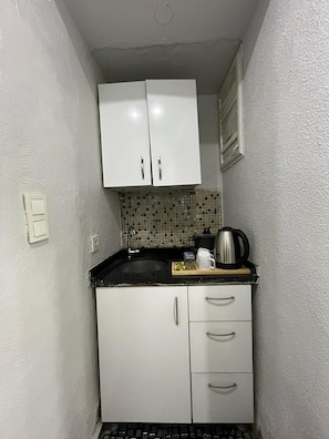 Standard Room | Private kitchen | Mini-fridge, stovetop, cookware/dishes/utensils - Taksim Dolunay Suites (İstanbul)