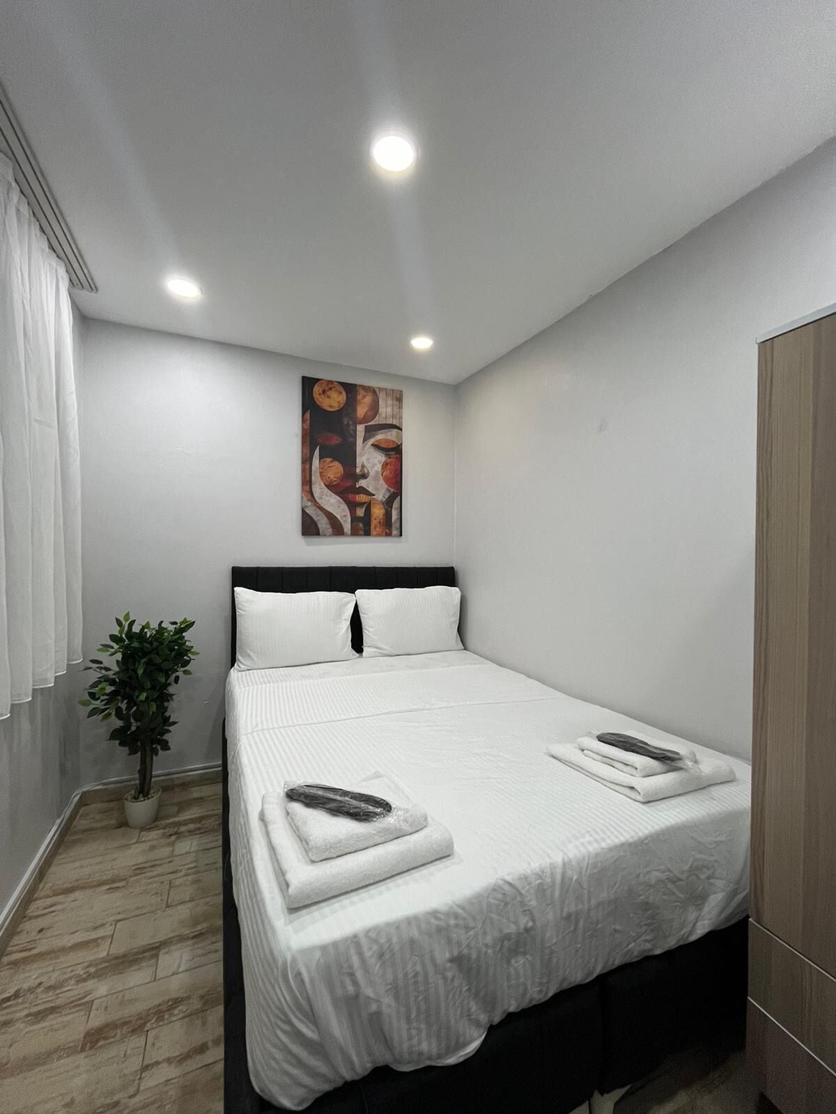 Standardværelse | Pengeskab på værelset, mørklægningsgardiner, lydisolering