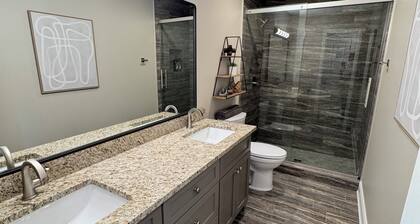 Quaint 2-bedroom apartment Historic downtown Florence