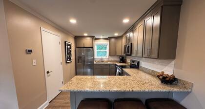 Quaint 2-bedroom apartment Historic downtown Florence