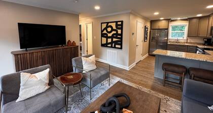 Quaint 2-bedroom apartment Historic downtown Florence