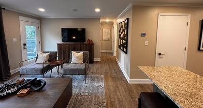 Quaint 2-bedroom apartment Historic downtown Florence