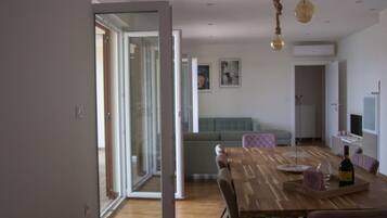 House (Three Bedroom Holiday Home With Balco) | Dining room