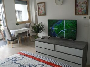 Apartment (Apartment Ilica - Studio Apartment) | Bathroom | Shower, towels - Apartment Ilica (Zagreb)