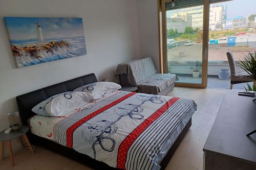 Appartement (Apartment Ilica - Studio Apartment) | Badkamer | Een douche, handdoeken