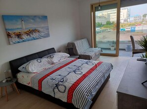 Apartment (Apartment Ilica - Studio Apartment) | Bathroom | Shower, towels - Apartment Ilica (Zagreb)