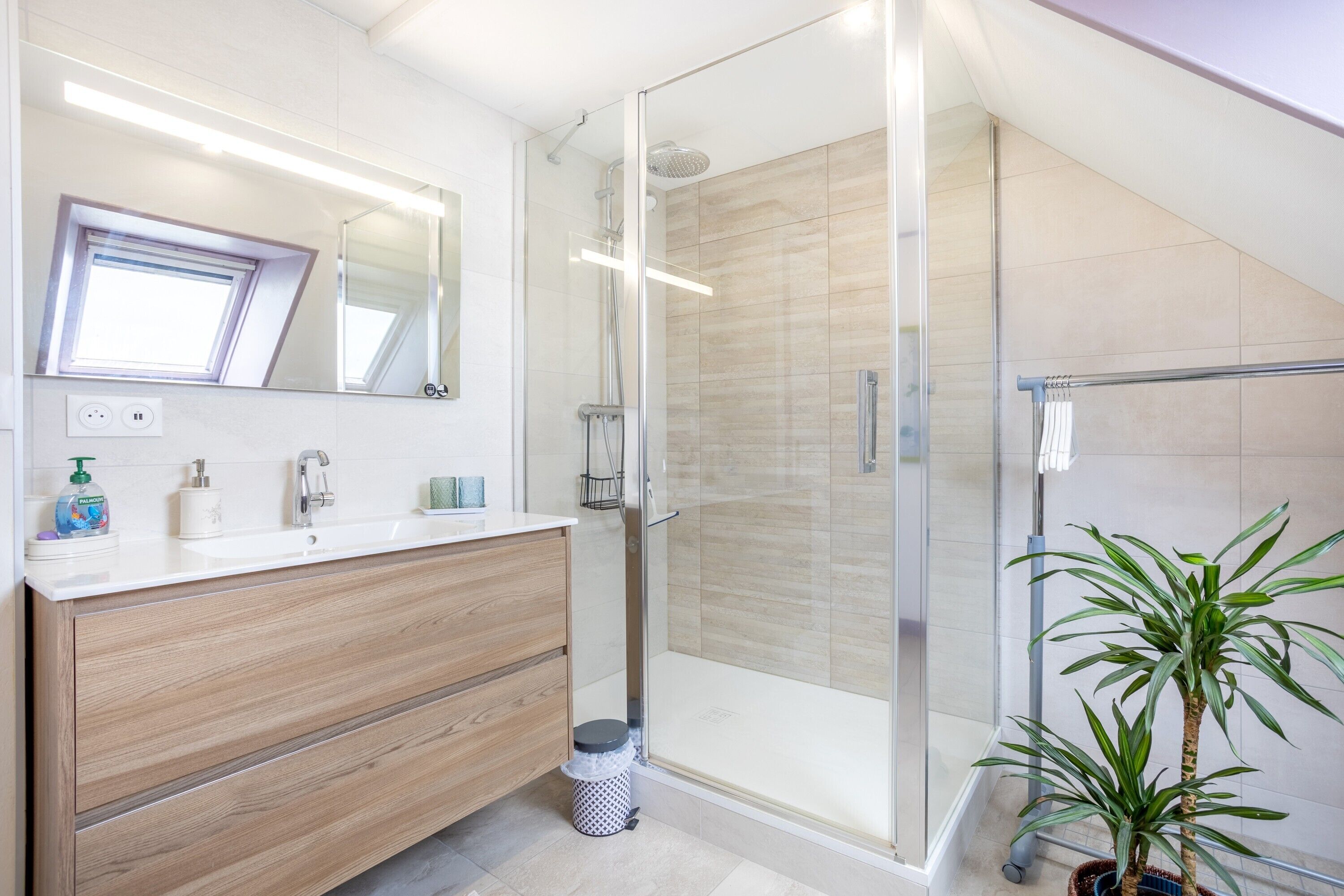 Douche, serviettes fournies