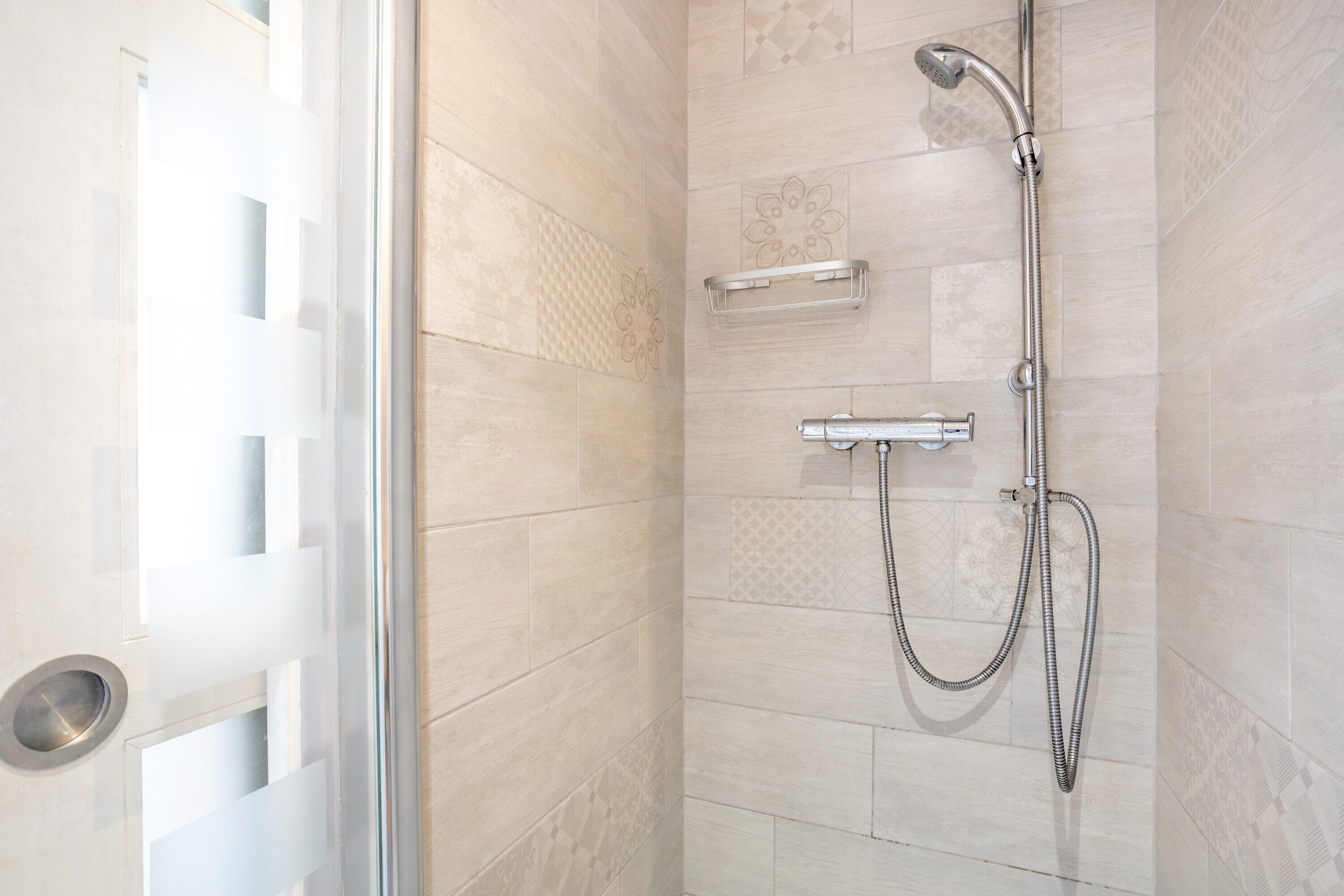 Douche, serviettes fournies