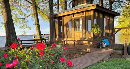 Tranquility Base II: Lakeside Get a Way on Reelfoot Lake ! Sleeps 4-6