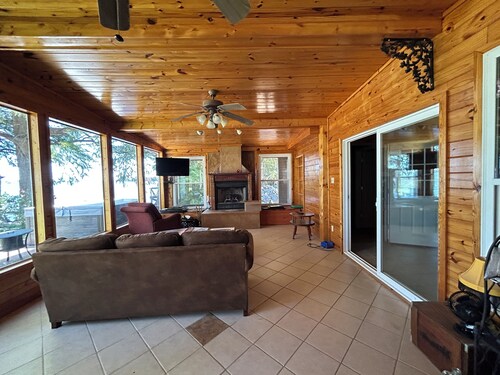 Tranquility Base II: Lakeside Get a Way on Reelfoot Lake ! Sleeps 4-6