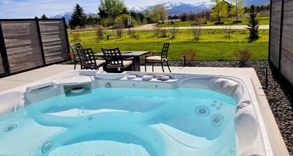 Mountainview Escape near Grand Teton and Jackson Hole with Outdoor Wellness Area