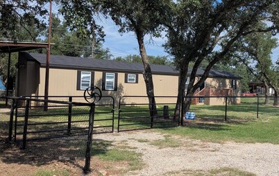 Cozy 3-bedroom mobile home in Lake Brownwood  in Thunderbird Bay 