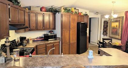 Cozy 3-bedroom mobile home in Lake Brownwood in Thunderbird Bay