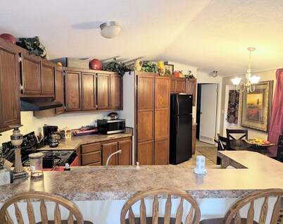 Cozy 3-bedroom mobile home in Lake Brownwood  in Thunderbird Bay 