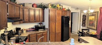 Cozy 3-bedroom mobile home in Lake Brownwood in Thunderbird Bay