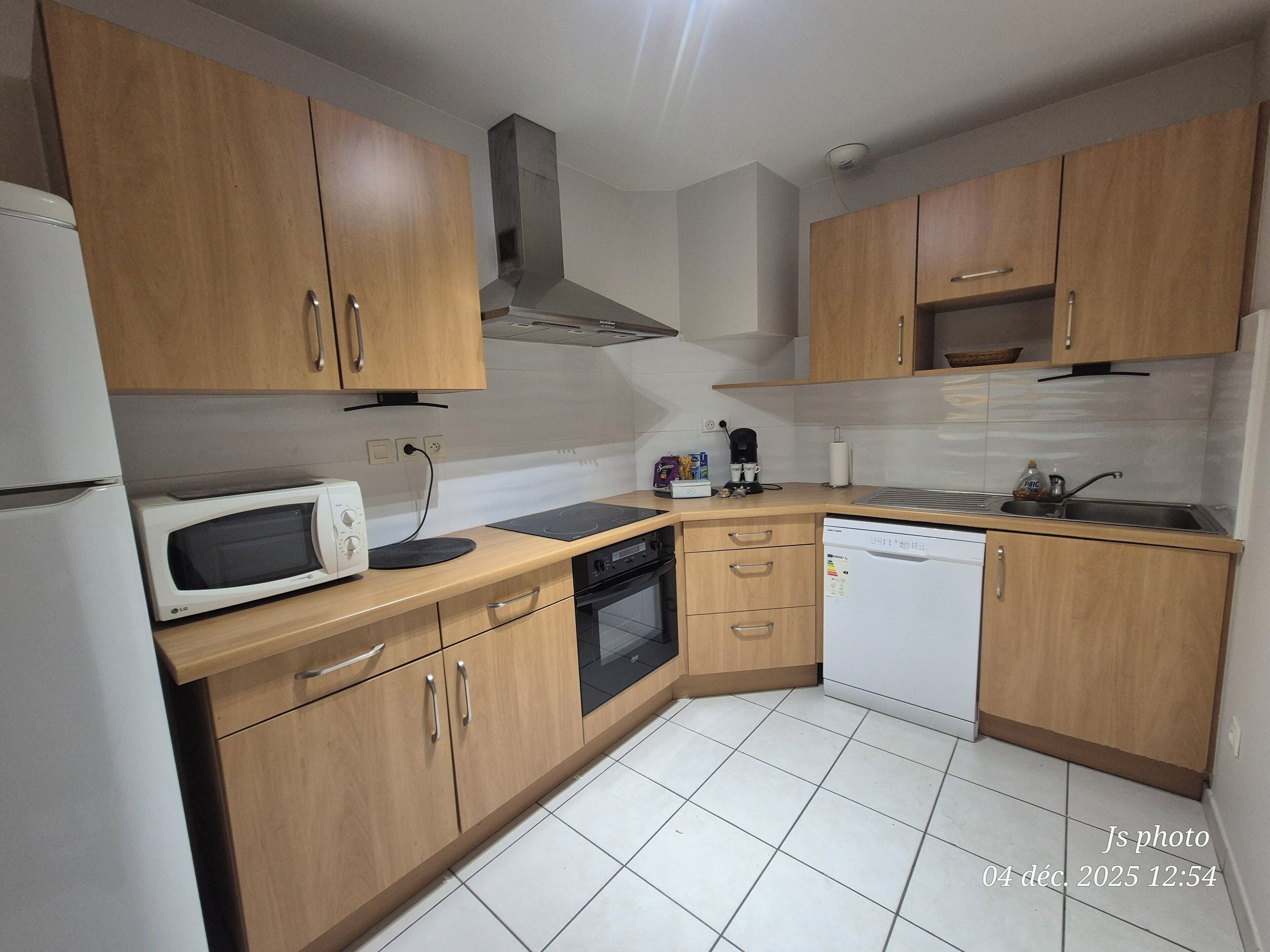 Micro-ondes, four, plaque de cuisson, lave-vaisselle