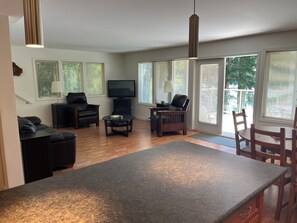 Interior - Lakefront house with private dock (Lake Cowichan)