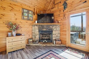 Cabin có thiết kế đặc trưng, 1 phòng ngủ, ban công, quang cảnh núi | Trang trí khác biệt, trang b ị nội thất với thiết kế riêng biệt 