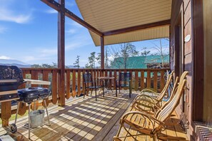 BBQ/picnic Area - Awesome View Cabin (Sevierville)