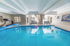 Indoor pool, a heated pool - Family Suite - Indoor Hot Tub, Heated Pool, Play Park & Table Mountain Views (Cape Town)