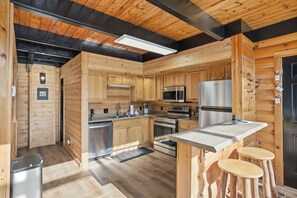 Fridge, microwave, oven, stovetop - Smokies View - Mountain Views, Hot Tub, Prime location - Gatlinburg, Ober, GSMNP (Gatlinburg)