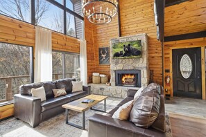 Smart TV y chimenea 
